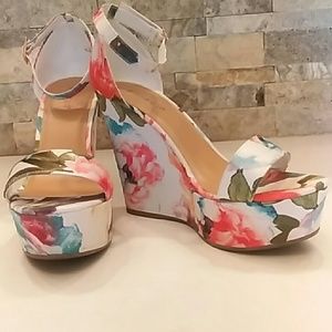 Bamboo Floral sky high wedge sandal size 8m